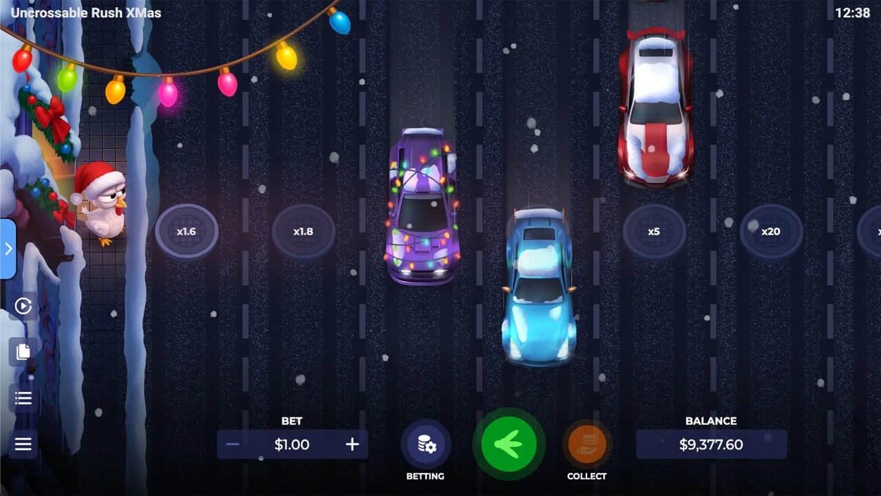 Uncrossable Rush X-Mas Screenshot 1 – Eggwina mit Nikolausmütze vor der Startspur mit Lichterkette und Multiplikator-Feldern